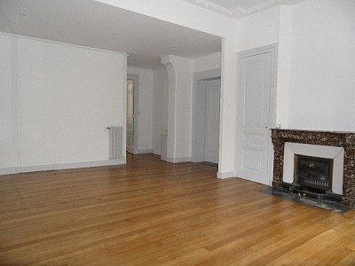 APPARTEMENT T3 A LOUER - ST ETIENNE CENTRE VILLE - 89.64 m2 - 740€ charges comprises par mois