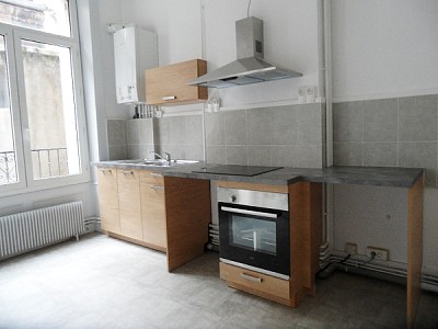 APPARTEMENT T3 A LOUER - ST ETIENNE CENTRE VILLE - 89.64 m2 - 740€ charges comprises par mois