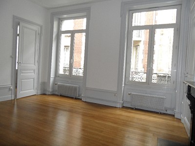 APPARTEMENT T3 A LOUER - ST ETIENNE CENTRE VILLE - 89.64 m2 - 740€ charges comprises par mois