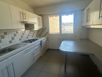 APPARTEMENT T3 A LOUER - ST ETIENNE CHAVANELLE - 84.7 m2 - 895 € charges comprises par mois