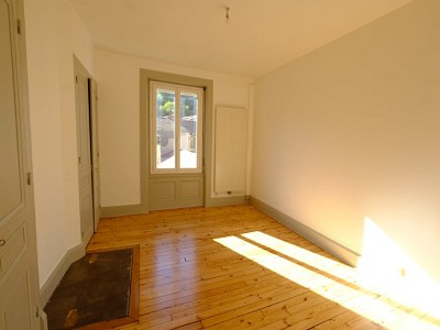 APPARTEMENT T3 A LOUER - ST ETIENNE FACULTE / CENTRE DEUX - 84.07 m2 - 530 € charges comprises par mois