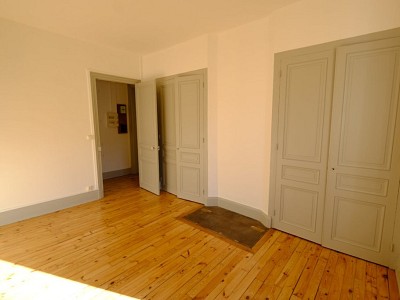 APPARTEMENT T3 A LOUER - ST ETIENNE FACULTE / CENTRE DEUX - 84.07 m2 - 530 € charges comprises par mois