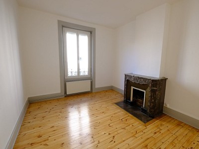 APPARTEMENT T3 A LOUER - ST ETIENNE FACULTE / CENTRE DEUX - 84.07 m2 - 530 € charges comprises par mois
