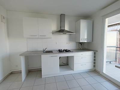 APPARTEMENT T3 A LOUER - ST ETIENNE FAURIEL - 79.88 m2 - 875€ charges comprises par mois
