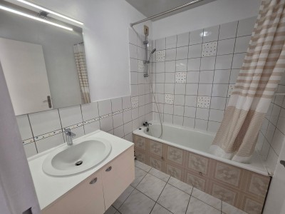 APPARTEMENT T3 A LOUER - ST ETIENNE FAURIEL - 65 m2 - 730 &euro; charges comprises par mois
