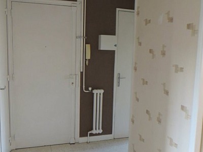 APPARTEMENT T3 A LOUER - ST ETIENNE FAURIEL - 58.39 m2 - 570 € charges comprises par mois