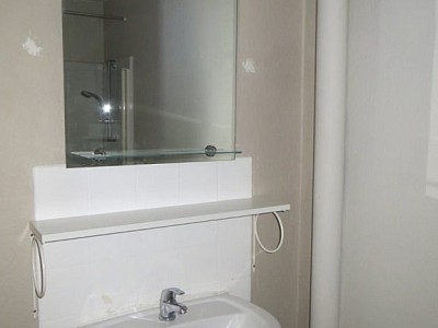 APPARTEMENT T3 A LOUER - ST ETIENNE FAURIEL - 58.39 m2 - 570 € charges comprises par mois