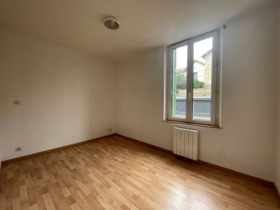 APPARTEMENT T3 A LOUER - ST ETIENNE FAURIEL - 55 m2 - 400 € charges comprises par mois