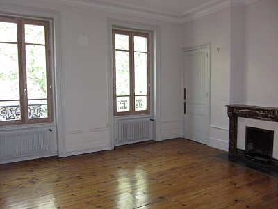APPARTEMENT T3 A LOUER - ST ETIENNE FAURIEL - 93.65 m2 - 800 &euro; charges comprises par mois