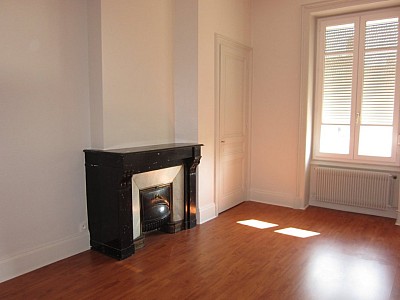 APPARTEMENT T3 A LOUER - ST ETIENNE FAURIEL - 93.65 m2 - 800 &euro; charges comprises par mois