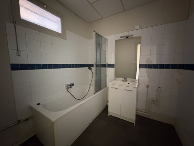 APPARTEMENT T3 A LOUER - ST ETIENNE FAURIEL - 93.65 m2 - 800 &euro; charges comprises par mois
