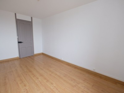 APPARTEMENT T3 A LOUER - ST ETIENNE FAURIEL - 57.08 m2 - 510 € charges comprises par mois