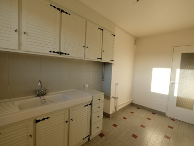 APPARTEMENT T3 A LOUER - ST ETIENNE FAURIEL - 59 m2 - 640 € charges comprises par mois