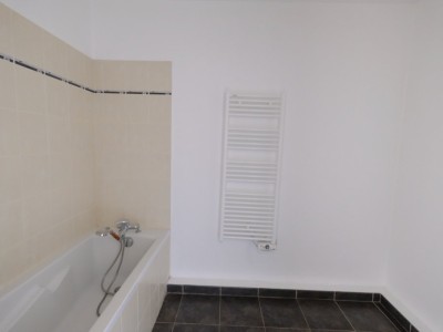 APPARTEMENT T3 A LOUER - ST ETIENNE FAURIEL - 66.75 m2 - 745 € charges comprises par mois