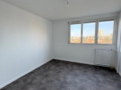 APPARTEMENT T3 A LOUER - ST ETIENNE FAURIEL - 67.79 m2 - 610�&euro; charges comprises par mois