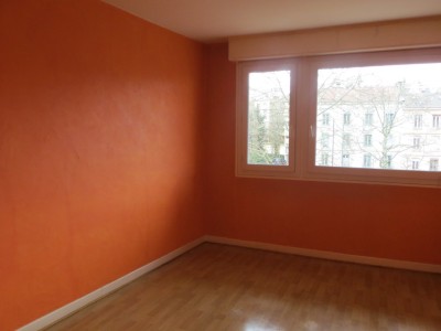 APPARTEMENT T3 A LOUER - ST ETIENNE FAURIEL - 60 m2 - 650 &euro; charges comprises par mois