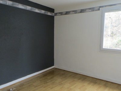 APPARTEMENT T3 A LOUER - ST ETIENNE FAURIEL - 60 m2 - 650 &euro; charges comprises par mois
