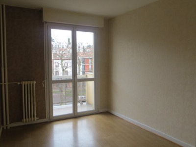 APPARTEMENT T3 A LOUER - ST ETIENNE FAURIEL - 60 m2 - 650 &euro; charges comprises par mois