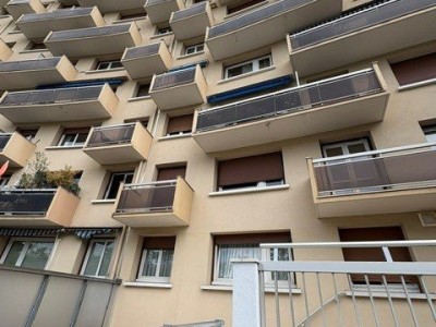 APPARTEMENT T3 A LOUER - ST ETIENNE FAURIEL - 60 m2 - 650 &euro; charges comprises par mois