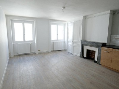 APPARTEMENT T3 A LOUER - ST ETIENNE HOTEL DE VILLE - 76.84 m2 - 655 &euro; charges comprises par mois