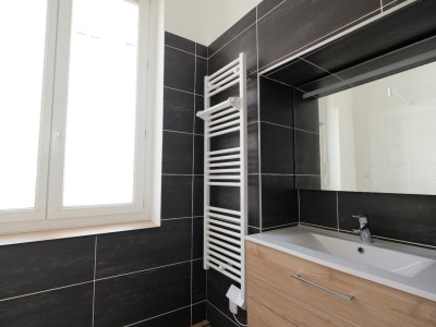 APPARTEMENT T3 - ST ETIENNE hyper centre - 97,57 m2 - 618 € charges comprises par mois
