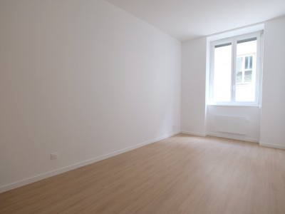 APPARTEMENT T3 - ST ETIENNE hyper centre - 97,57 m2 - 618 € charges comprises par mois
