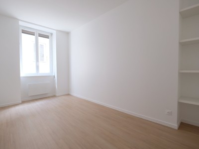 APPARTEMENT T3 - ST ETIENNE hyper centre - 97,57 m2 - 618 € charges comprises par mois