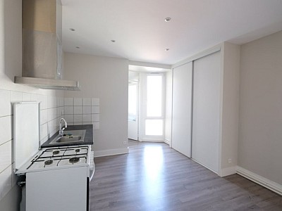 APPARTEMENT T3 A LOUER - ST ETIENNE HYPER CENTRE - 97.47 m2 - 715 € charges comprises par mois