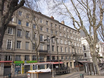 APPARTEMENT T3 A LOUER - ST ETIENNE HYPER CENTRE - 97.47 m2 - 715 € charges comprises par mois