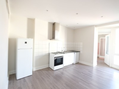 APPARTEMENT T3 A LOUER - ST ETIENNE HYPER CENTRE - 97.47 m2 - 715 € charges comprises par mois