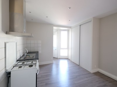 APPARTEMENT T3 A LOUER - ST ETIENNE HYPER CENTRE - 97.47 m2 - 715 € charges comprises par mois