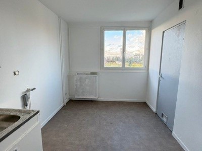 APPARTEMENT T3 A LOUER - ST ETIENNE LA MÉTARE - 67.79 m2 - 610 &euro; charges comprises par mois