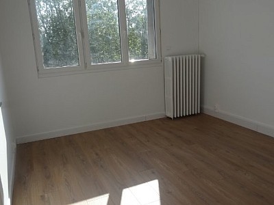 APPARTEMENT T3 A LOUER - ST ETIENNE LE SOLEIL - 69 m2 - 570 &euro; charges comprises par mois