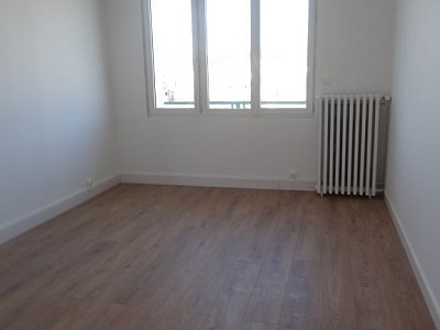 APPARTEMENT T3 A LOUER - ST ETIENNE LE SOLEIL - 69 m2 - 570 &euro; charges comprises par mois