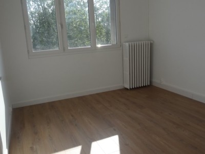 APPARTEMENT T3 A LOUER - ST ETIENNE LE SOLEIL - 69 m2 - 570 &euro; charges comprises par mois