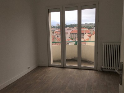 APPARTEMENT T3 A LOUER - ST ETIENNE LE SOLEIL - 76 m2 - 550 € charges comprises par mois