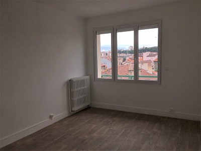 APPARTEMENT T3 A LOUER - ST ETIENNE LE SOLEIL - 76 m2 - 550 € charges comprises par mois