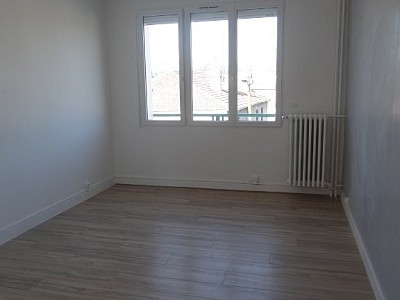 APPARTEMENT T3 A LOUER - ST ETIENNE LE SOLEIL - 69 m2 - 550€ charges comprises par mois