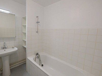 APPARTEMENT T3 A LOUER - ST ETIENNE MONTPLAISIR - 70.24 m2 - 590€ charges comprises par mois