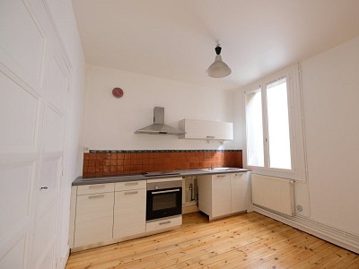 APPARTEMENT T3 A LOUER - ST ETIENNE PLACE DORIAN - 79,31 m2 - 585 € charges comprises par mois