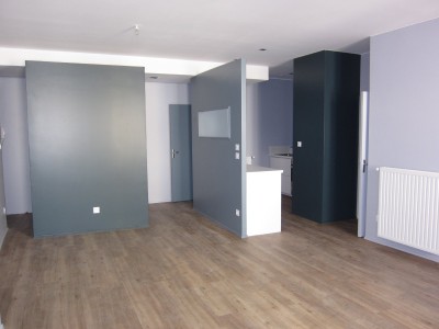 APPARTEMENT T3 A LOUER - ST ETIENNE PLACE DORIAN - 77.27 m2 - 715 &euro; charges comprises par mois