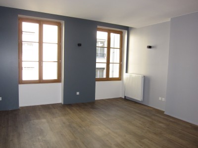 APPARTEMENT T3 A LOUER - ST ETIENNE PLACE DORIAN - 77.27 m2 - 715 &euro; charges comprises par mois