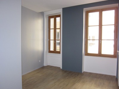 APPARTEMENT T3 A LOUER - ST ETIENNE PLACE DORIAN - 77.27 m2 - 715 &euro; charges comprises par mois