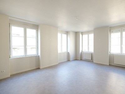 APPARTEMENT T3 A LOUER - ST ETIENNE PREFECTURE - 75 m2 - 590 € charges comprises par mois