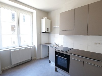 APPARTEMENT T3 A LOUER - ST ETIENNE PREFECTURE - 75 m2 - 590 € charges comprises par mois