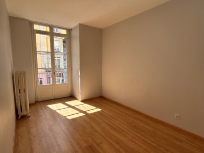 APPARTEMENT T3 A LOUER - ST ETIENNE PREFECTURE - 73.8 m2 - 620€ charges comprises par mois