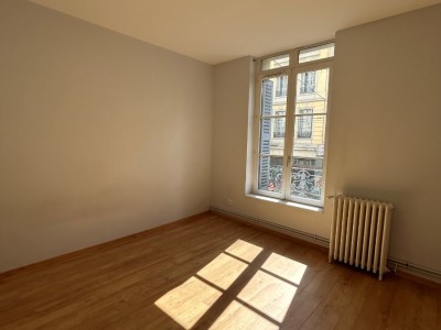 APPARTEMENT T3 A LOUER - ST ETIENNE PREFECTURE - 73.8 m2 - 620€ charges comprises par mois