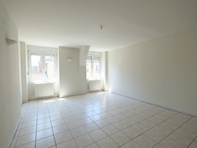 APPARTEMENT T3 A LOUER - ST ETIENNE PREFECTURE - 85.94 m2 - 655 &euro; charges comprises par mois