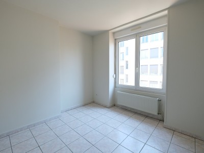 APPARTEMENT T3 A LOUER - ST ETIENNE PREFECTURE - 85.94 m2 - 655 &euro; charges comprises par mois