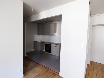 APPARTEMENT T3 A LOUER - ST ETIENNE PREFECTURE - 57.35 m2 - 595 &euro; charges comprises par mois